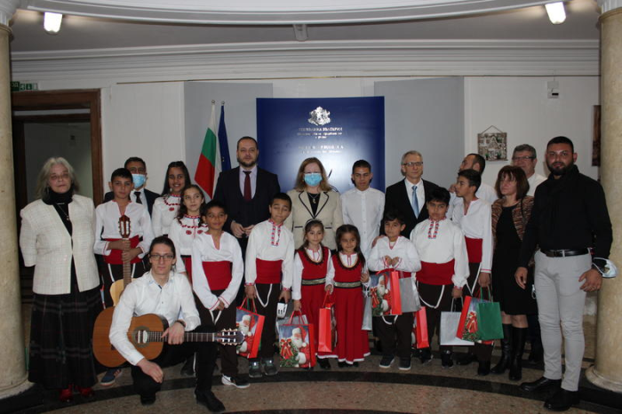 Министър Сандов връчи награди на образователни медиатори в ромската общност