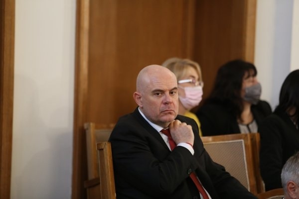 Четворната коалиция призова Иван Гешев да подаде оставка