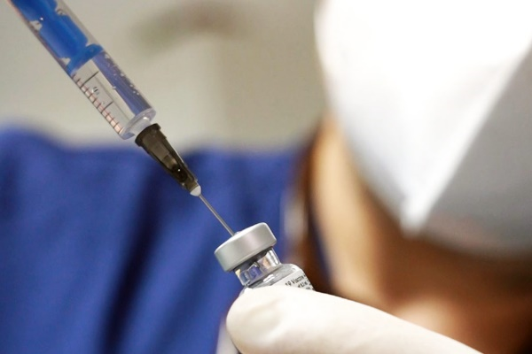 Близо 2000 ваксини са поставени в столичните пунктове за имунизация през уикенда