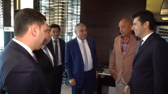 Петков разговаря с президента Илхам Алиев за доставката на допълнителни количества азерски газ в България