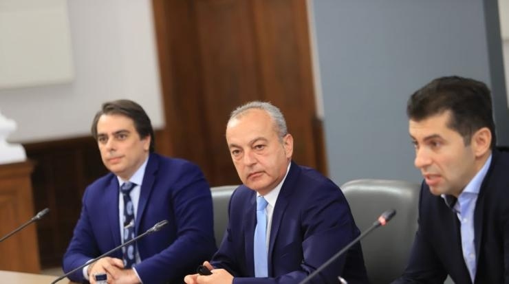 Смяна на властта: Кабинетът „Петков” предава щафетата на служебното правителство