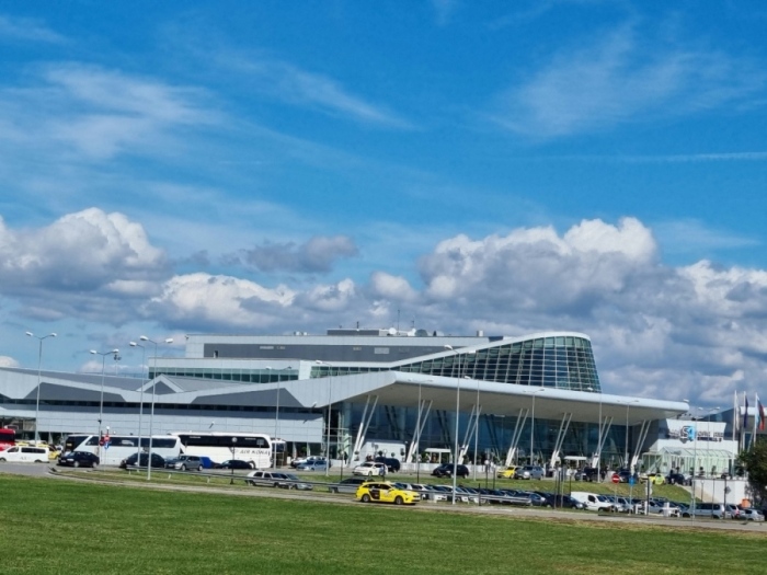 Летище София е отворено и работи въпреки силния вятър