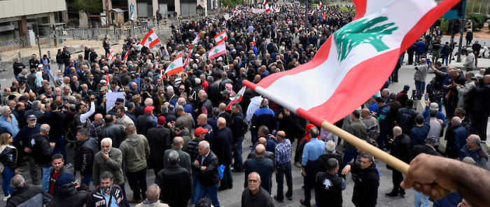 Протестиращи в Бейрут се опитаха да превземат правителствения дворец Серай