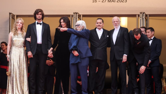 Джони Деп се просълзи след топлото посрещане на филма му на филмовия фестивал в Кан