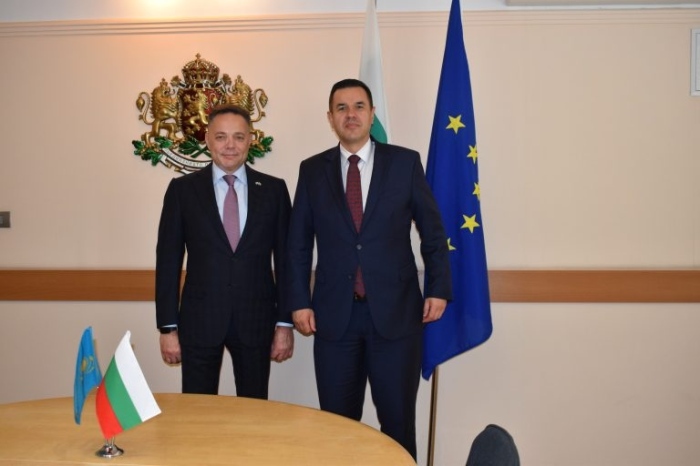 Стоянов и посланикът на Казахстан обсъдиха възможностите за инвестиции по направлението на Северния коридорв