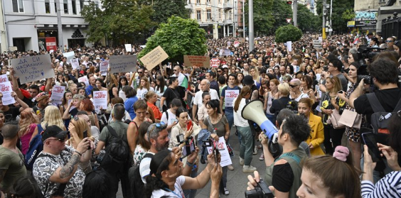 АФП: Хиляди българи протестират срещу насилието над жени