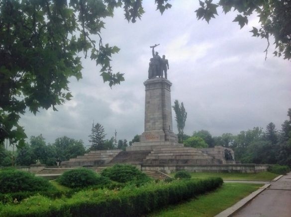 Готвят конкурс за пространството около паметника на съветския окупатор