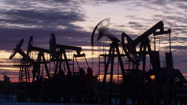 Financial Times: По-голямата част от руския износ на петрол е избегнал тавана на цените