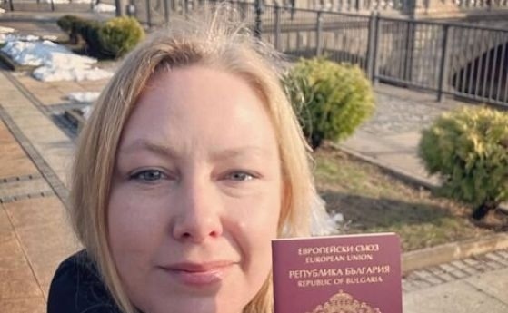  Линда Петкова показа български задграничен паспорт