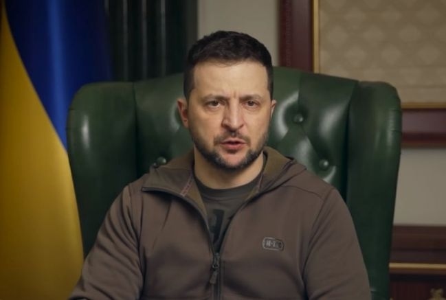 Зеленски разговаря с Денков за предоставяне на още военна помощ