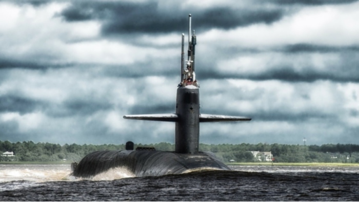 Великобритания изстрелва тестово балистична ракета от ядрена подводница 