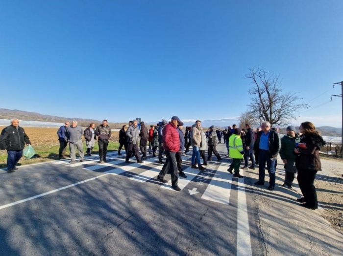 В знак на протест: Жители на петричкото с. Старчево, затвориха пътя между Петрич и Сандански