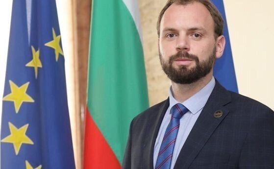 Бивш съветник на Тагарев: ДПС и ГЕРБ искат оставката на военния министър заради парите за превъоръжаване