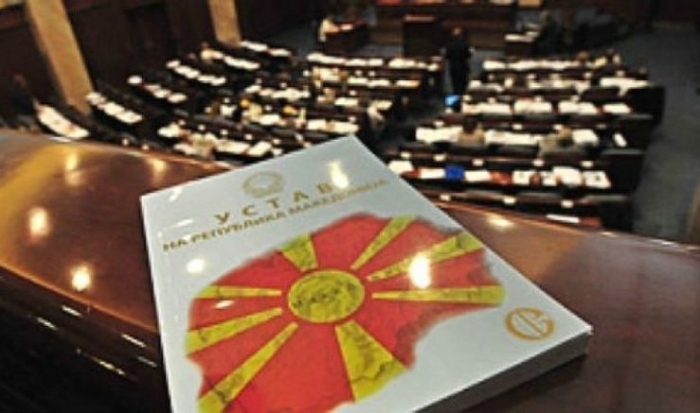 ВМРО-ДПМНЕ не спира да обещава отлагане на конституционните промени