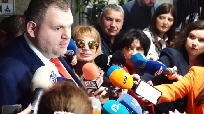 Пеевски иска Радев бързо да назначи Даниел Митов в МВнР