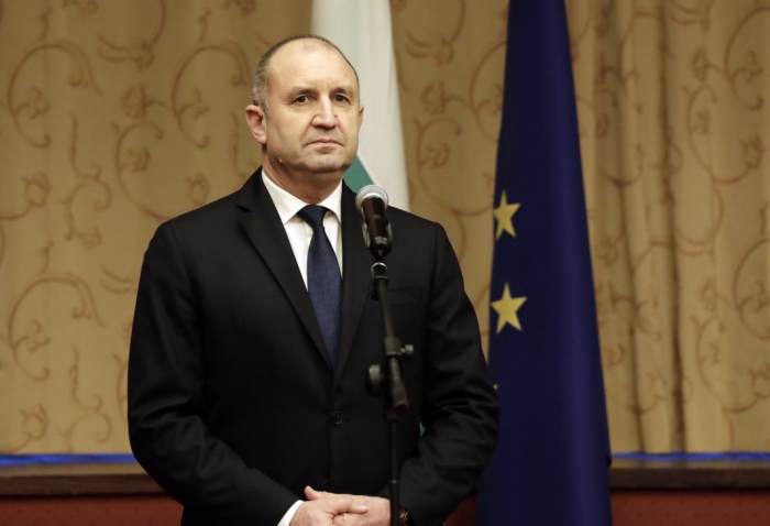 Румен Радев кани Главчев в петък да обясни мотивите си за смяната на министри
