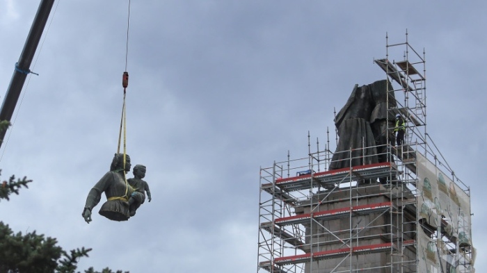 Подновиха демонтажът на Паметника на съветската армия