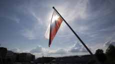 Напрежение в Дупница, след като кметът издигна руското знаме пред общината